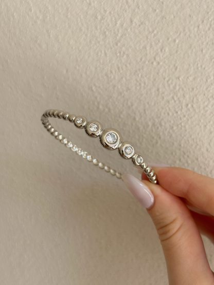 Birgitta silver - ασημι βραχιόλι, ατσαλινο βραχιολι, βραχιόλι με ζιρκόν, κομψά γυναικεία κοσμήματα, minimal βραχιόλι, elegant bracelet, βραχιολι χειροπεδα, βραχιολι χειροπεδα ασημί, βραχιολι χειροπέδα με ζιργκόν.