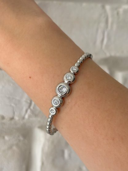 Birgitta silver - ασημι βραχιόλι, ατσαλινο βραχιολι, βραχιόλι με ζιρκόν, κομψά γυναικεία κοσμήματα, minimal βραχιόλι, elegant bracelet, βραχιολι χειροπεδα, βραχιολι χειροπεδα ασημί, βραχιολι χειροπέδα με ζιργκόν.