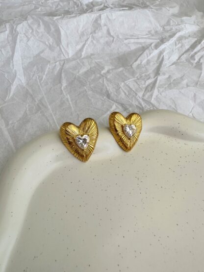 Asha gold - gold earrings, golden earrings, stainless steel earrings, heart earrings, zircon earrings, ατσαλινα σκουλαρρικια, χρυσα σκουλαρικια, σκουλαρικια με καρδιεσ, σκουλαρικια με ζιργκον