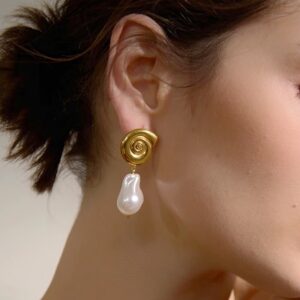 Thais - summer earrings, gold earrings, stud earrings, shell earrings, steel earrings, χρυσα σκουλαρικια, σκουλαρικια κοχυλι, σκουλαρικια ατσαλι, σκουλαρικια καλοκαιρινα, pearl earrings, σκουλαρικια με μαργαριταρι