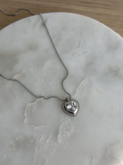 Isha silver - ασημί κολιέ, κολιέ καρδιά, κολιέ με ζιρκόν, γυναικεία κοσμήματα, ατσάλινο κολιέ, ρομαντικό κολιέ, elegant necklace.